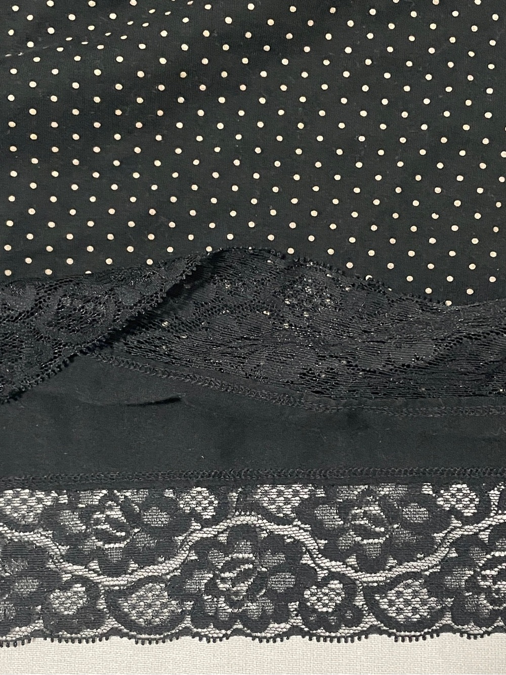 ✰ Seductions Black Tube Top with White Polka Dots and Lace Trim ✰ - Picture 5 of 6
